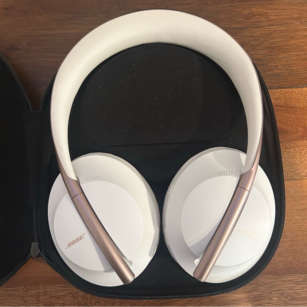 Bose Noise-Canceling Wireless Headphones 700, Rose Gold (Limited Edition Color)
